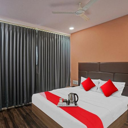 Hotel O Infinity スーラト エクステリア 写真